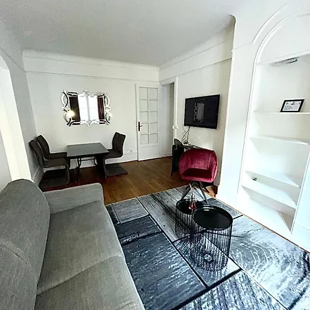 Center Trocadero Apartment *